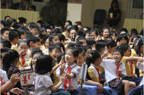 học sinh nghe về vùng đồ bơi và quy tắc vàng 